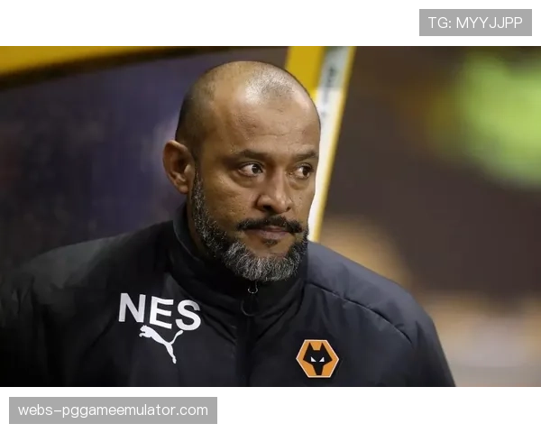 退役后卫费迪南德在专栏中分析，现代中卫出球能力已成为必备素质。